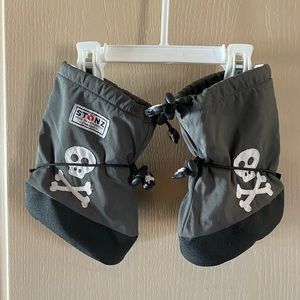 Stonz booties. Size medium. Like new, no liners